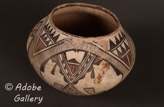 Alternate view of this Zuni Pueblo historic pottery jar.