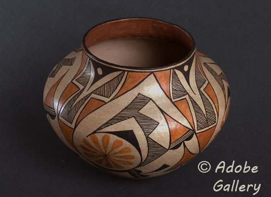 Alternate view of this Acoma pottery jar.