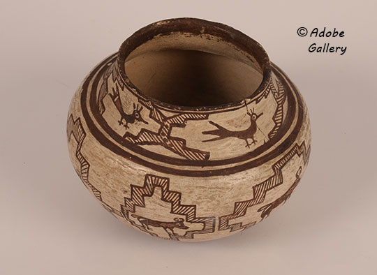 Alternate view of this pottery vessel. Alternate view of this pottery vessel.
