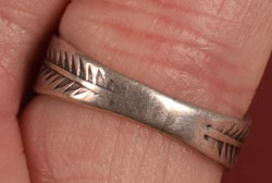 Reverse of the silver band.