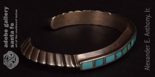 Alternate side view of this bracelet.
