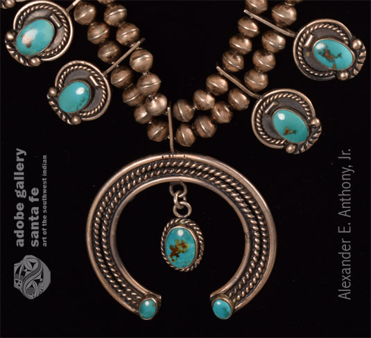 Close up view of this wonderful silver and turquoise necklace.