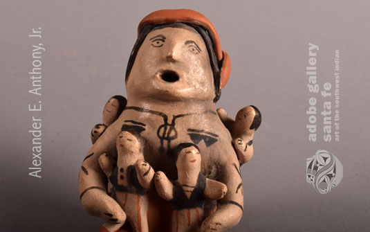 Close up view of this figurine.