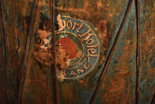 Close up view of the tag on this drum.