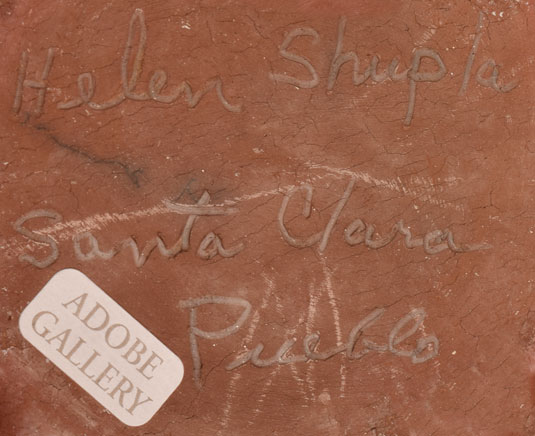 The jar’s bottom is signed “Helen Shupla, Santa Clara Pueblo.”