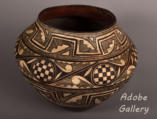 Alternate view of this large pottery vessel.