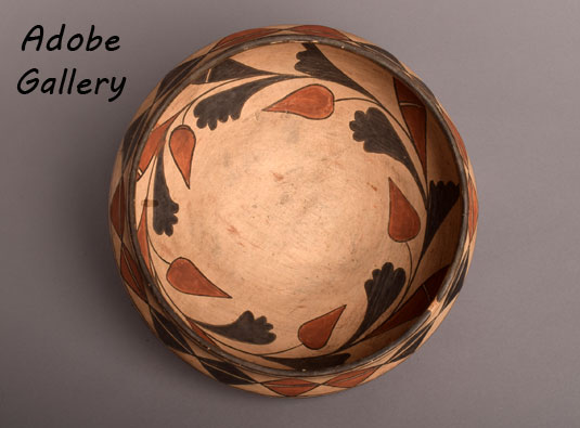 Alternate view of the inside of this pottery bowl.
