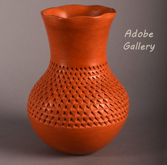 Alternate side view of this vase.