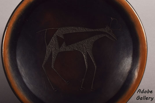 Close up view of the Sgraffito animal.