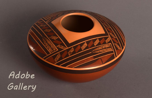 Alternate side and top view of this Hopi seed jar.