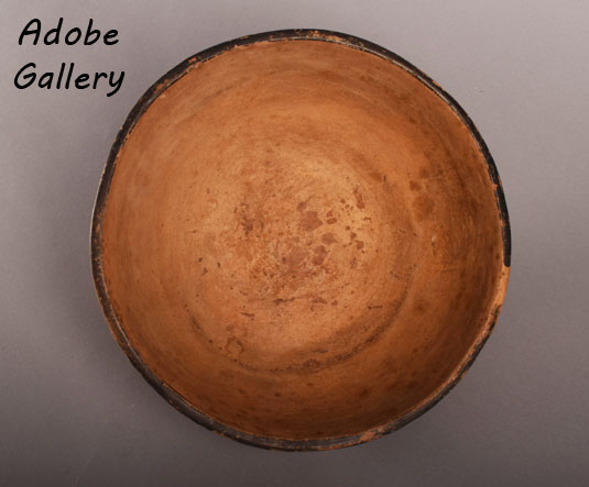 Alternate view of the inside of this Kewa pottery bowl. 