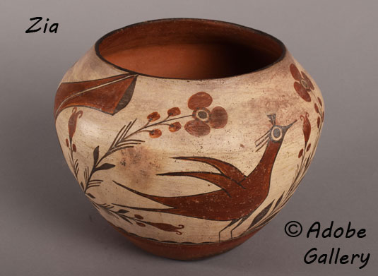 Additional image of this wonderful Zia Pueblo historic water jar.