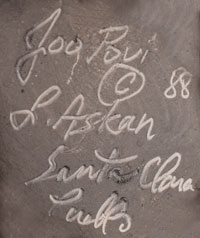 Artist signature of Linda Jo′Povi Askan, Santa Clara Pueblo Potter