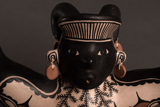 Alternate close-up view of the face of this figurine.