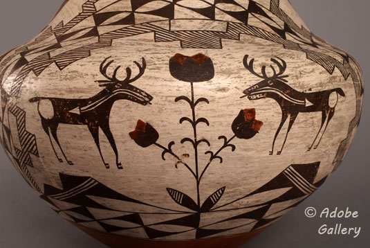 Close up view of the heartline deer motif.