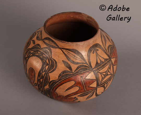 Alternate view of this Zia Pueblo water jar.