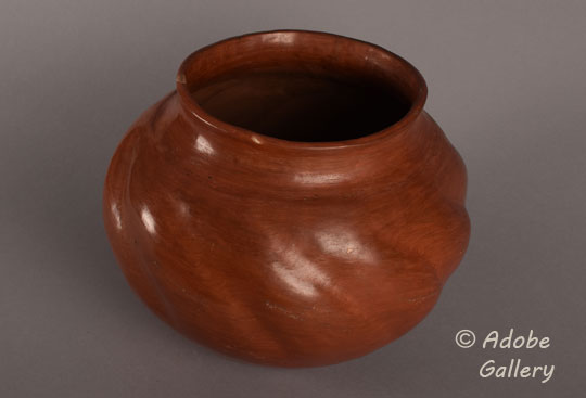 Alternate view of this redware jar by Sara Fina Tafoya.