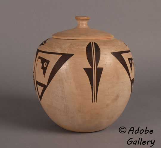 Alternate view of this pottery vessel.