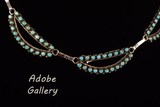 Close-up view of a section of this necklace.