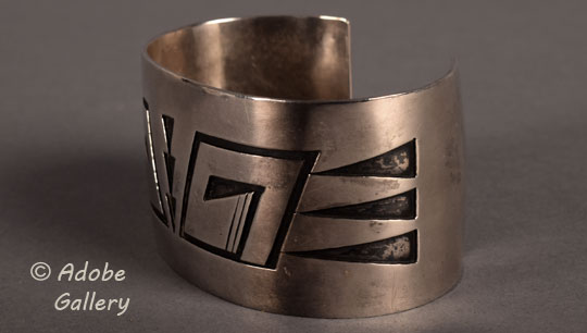 Alternate view of the side of this silver bracelet. 