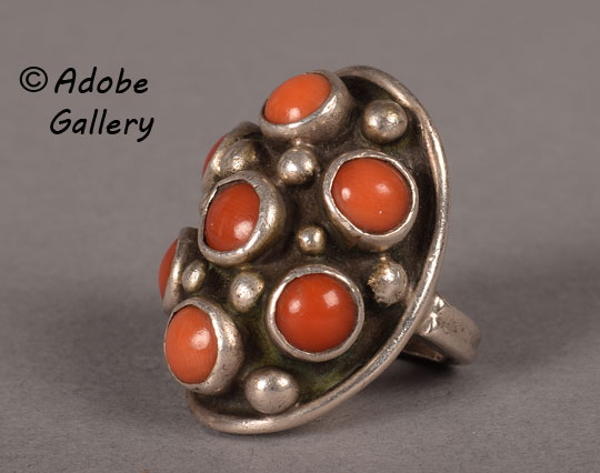 Alternate view of one of the sides of this ring.  Notice that there are no silver dots as there are on the other side.