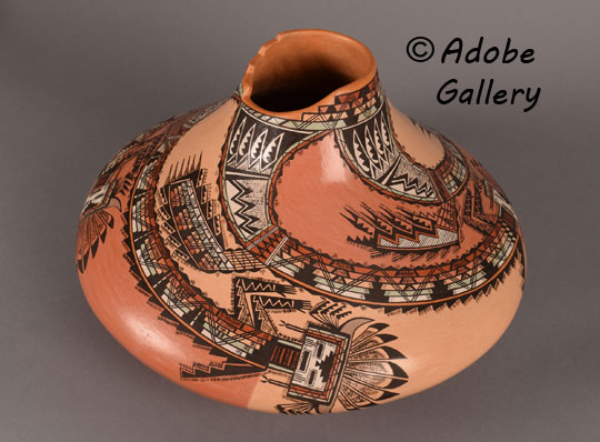 Alternate view of this polychrome pot.