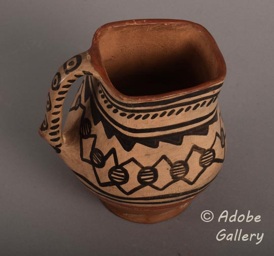 Alternate view of this pottery vessel.