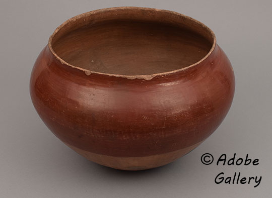 Alternate view of this pottery vessel.