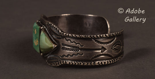 Alternate view of the side of this bracelet.
