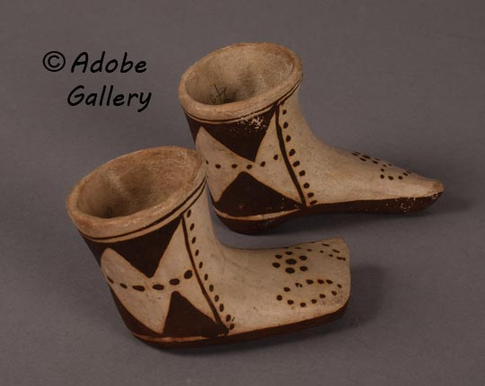 Alternate view of this pottery moc pair.