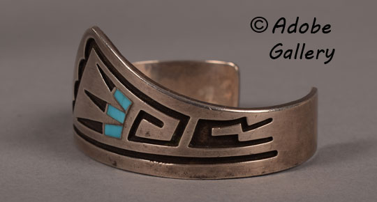 Alternate side view of this bracelet.