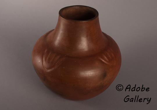 Alternate view of this pottery vessel.