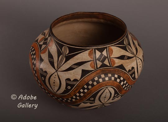 Alternate view of this historic Acoma Pueblo water jar.