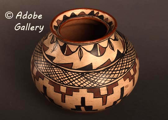 Alternate view of this pottery vessel.