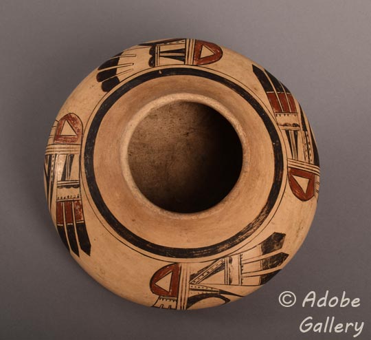 Alternate view of this pottery vessel.