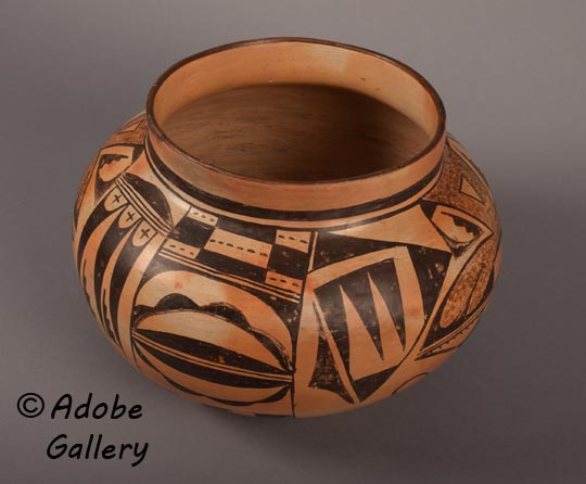 Alternate view of this pottery vessel.