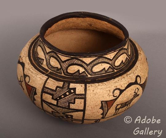 Alternate view of this pottery vessel.