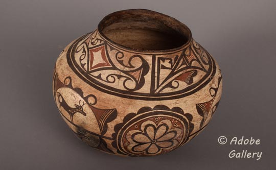 Alternate view of this Zuni pottery OLLA.