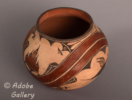 Alternate view of this pottery vessel.