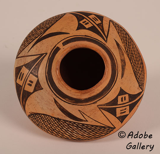Alternate view of this pottery vessel. Alternate view of this pottery vessel.