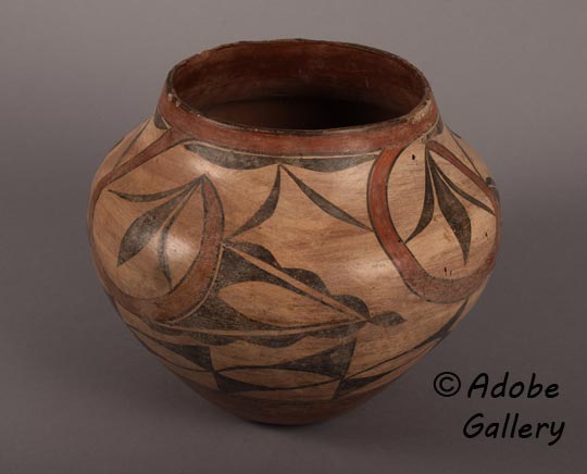 Alternate view of this pottery water jar.