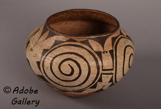 Alternate view of this historic Acoma Pueblo pottery jar.