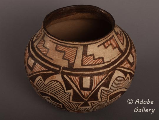 Alternate view of this Zuni water jar.