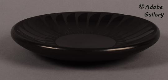 Alternate side view of this pottery plate.