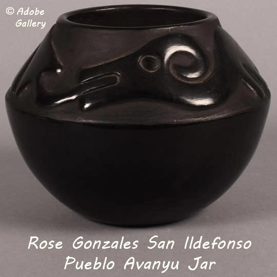 Alternate view of this pottery vessel.