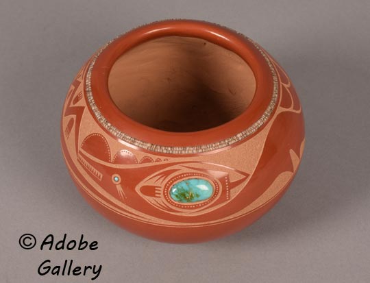 Alternate view of this pottery vessel.