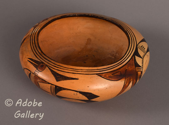 Alternate view of this pottery vessel. Alternate view of this pottery vessel.