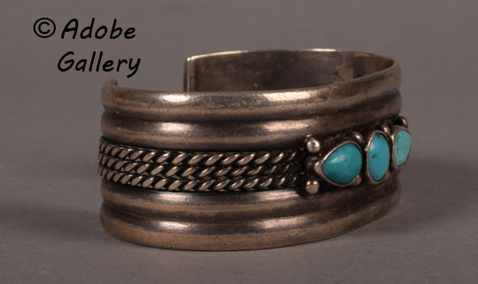 Alternate side view of this Navajo bracelet.