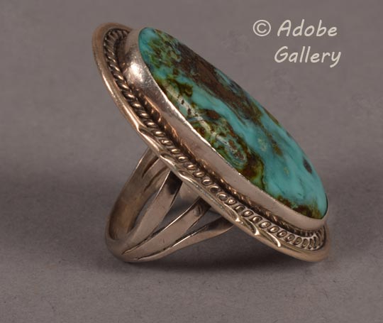 Alternate side vies of this turquoise ring.