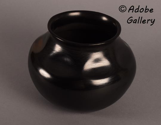 Alternate view of this wonderful black jar.